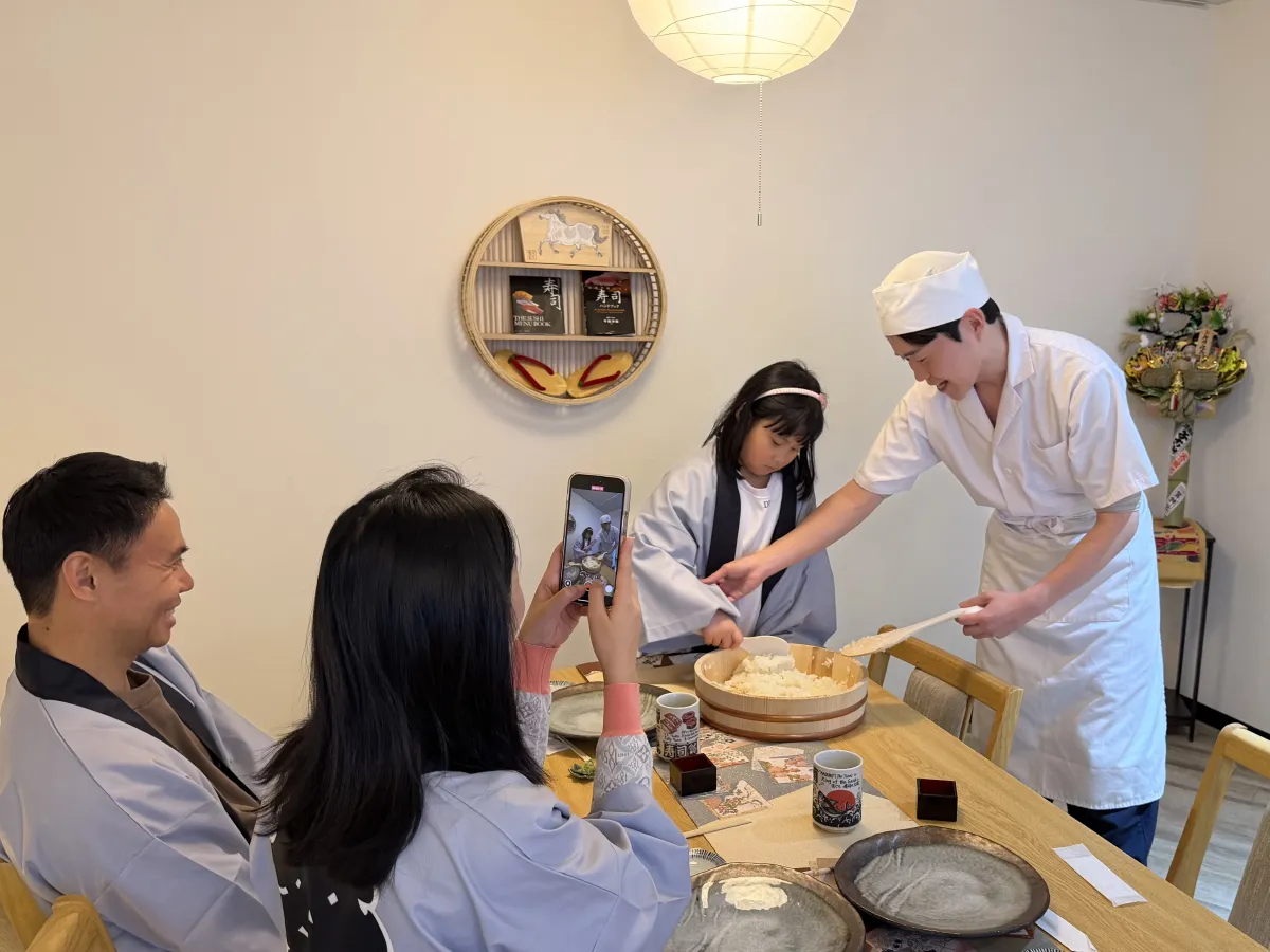 Family sushi class